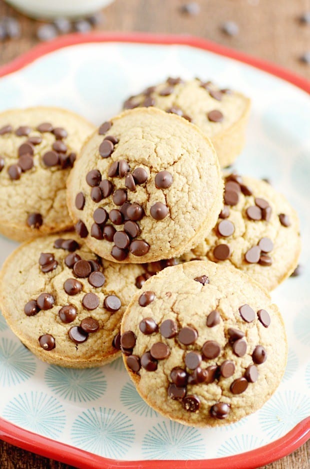 Oatmeal Chocolate Chip Pancake Muffins are great for on-the-go healthy breakfasts. Dairy Free, Gluten Free, and low calorie.